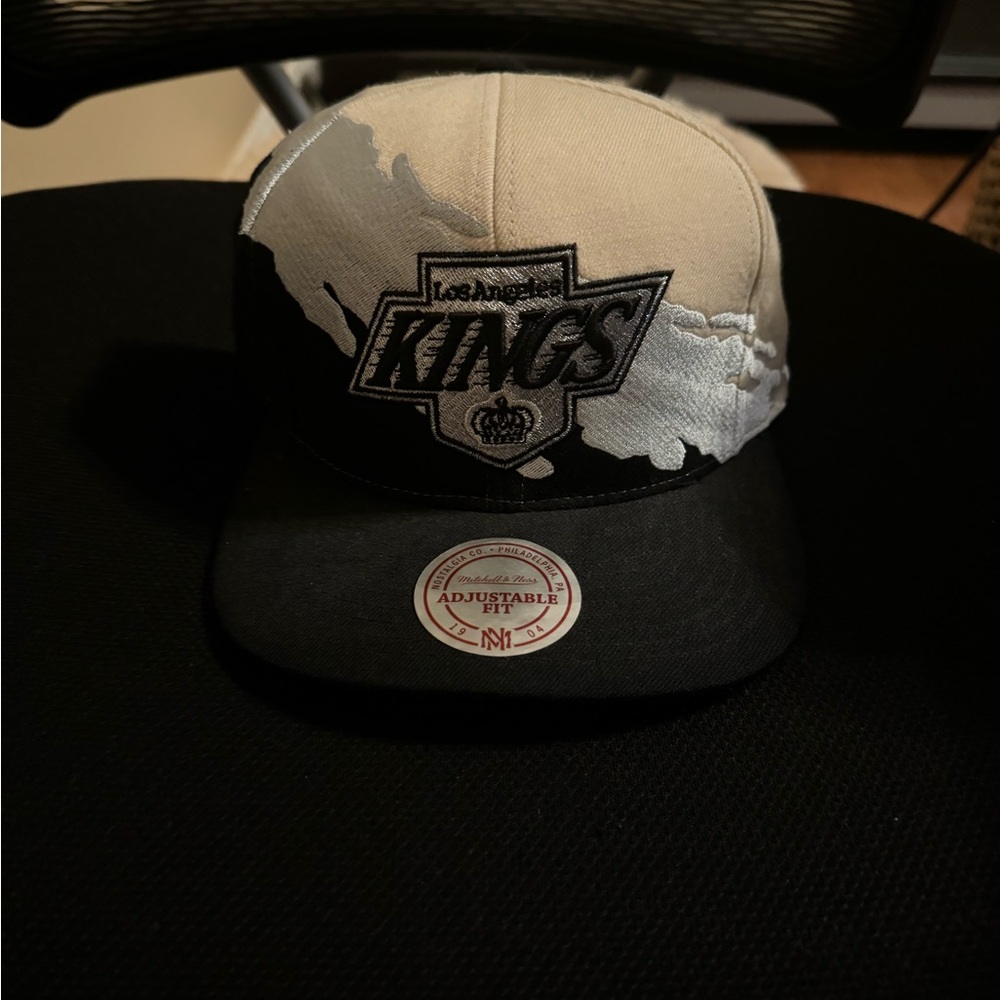 Mitchell & Ness Los Angeles Kings Paintbrush SnapBack hat.  New never worn